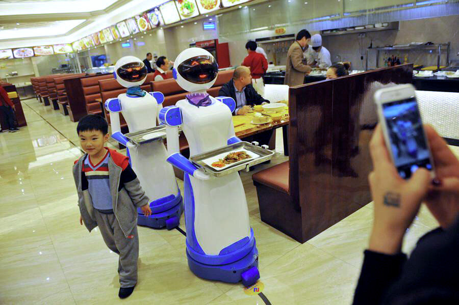 ربات‌های سالن کار؛ نوپدیده‌های رستوران‌داری