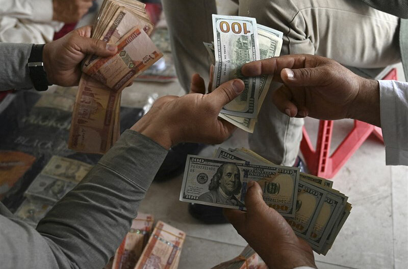 جلوگیری از سقوط پول ملی افغانستان با حراج دلار