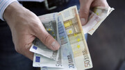 نرخ یورو در مرکز مبادله، کاهشی و دلار افزایشی شد